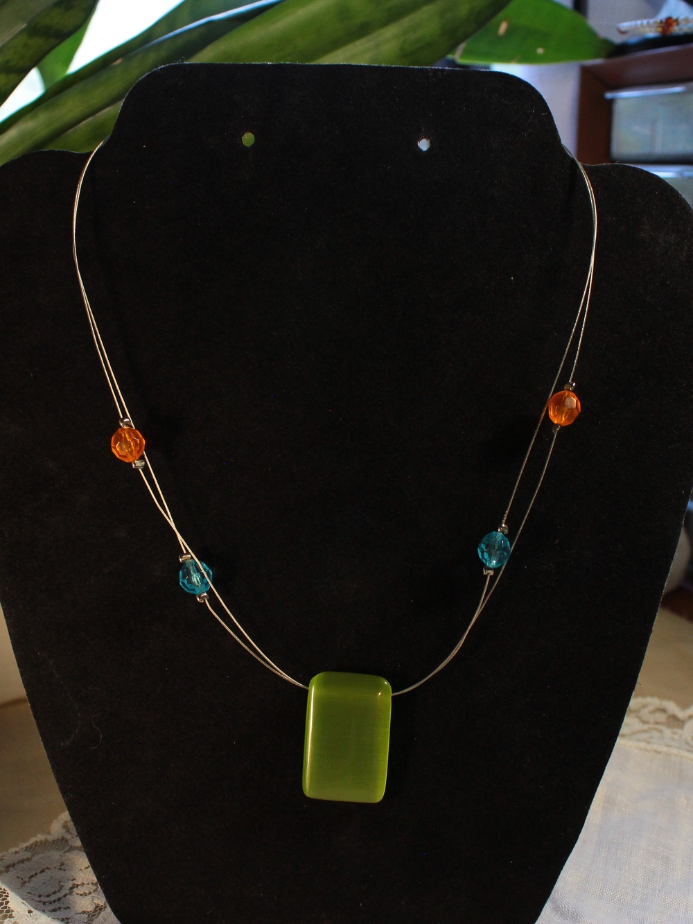 Y2K Silver-Tone Multi-Strand Wire Necklace with Green Glass Pendant